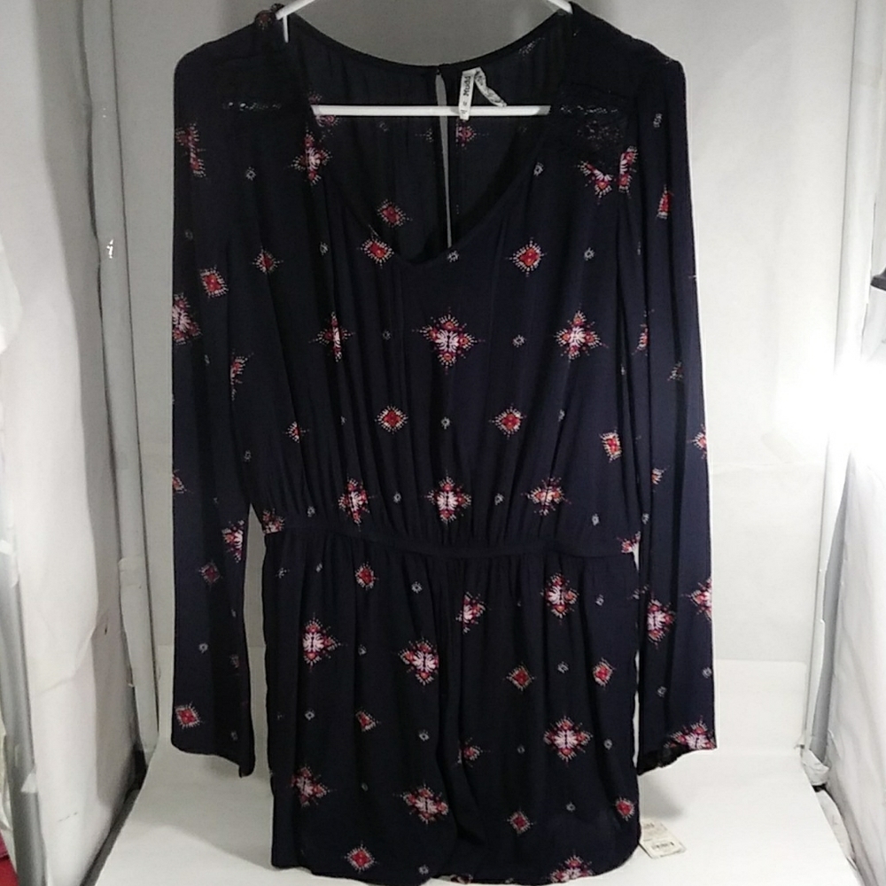 NWT Mudd Womans Med Lace Inset Bell Sleeve Romper
